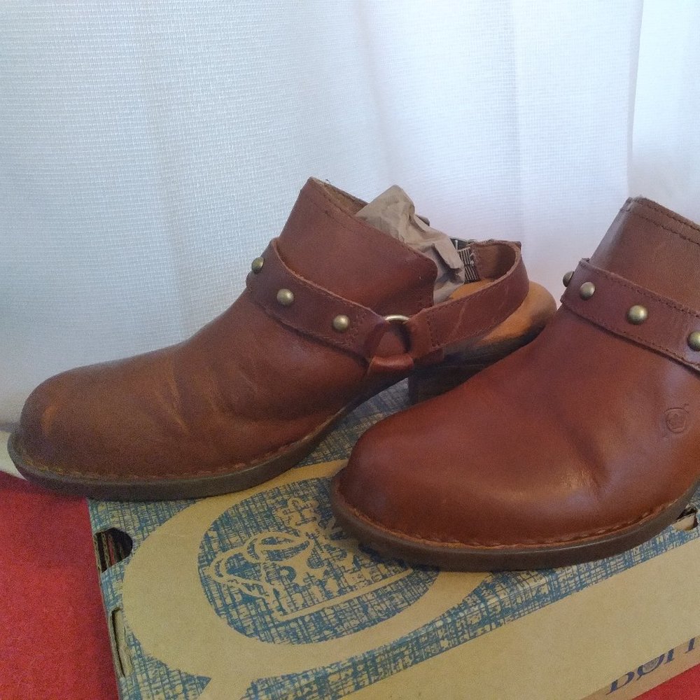 Born Bagley Clogs brown size 9